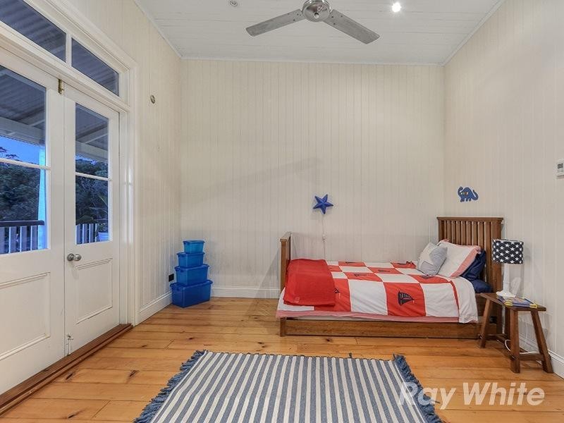 55 Chaseley Street, Nudgee Beach QLD 4014