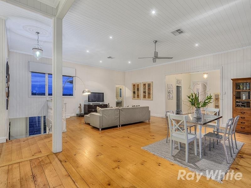 55 Chaseley Street, Nudgee Beach QLD 4014