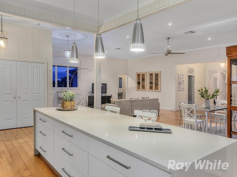 55 Chaseley Street, Nudgee Beach QLD 4014