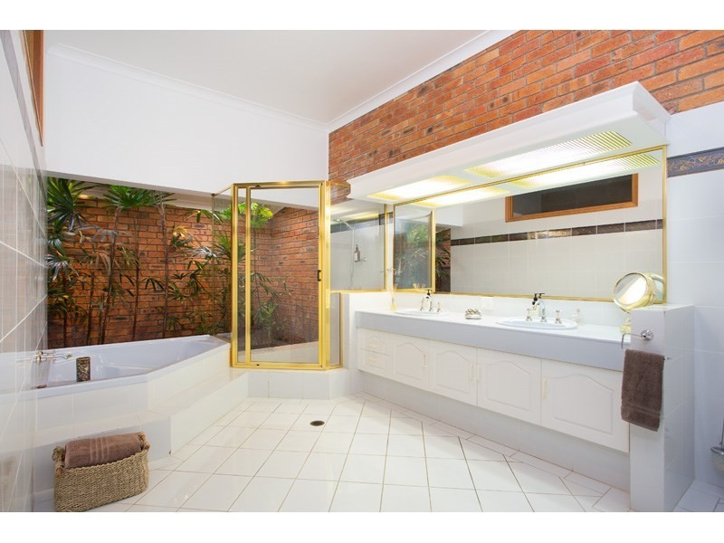 20 Neville Road, Bridgeman Downs QLD 4035