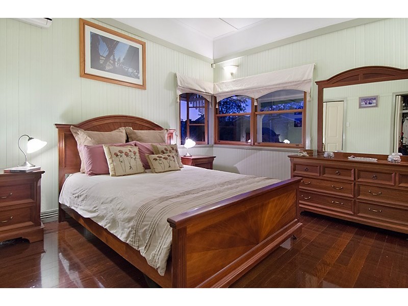 48 Seventh Avenue, Windsor QLD 4030