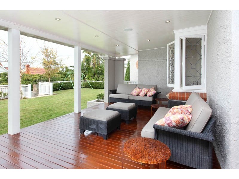 9 Killara Avenue, Hamilton QLD 4007