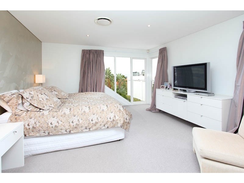 9 Killara Avenue, Hamilton QLD 4007