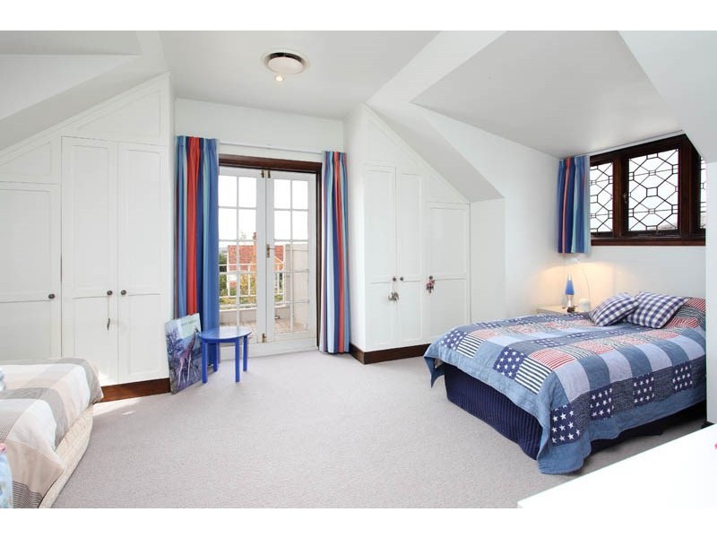 9 Killara Avenue, Hamilton QLD 4007