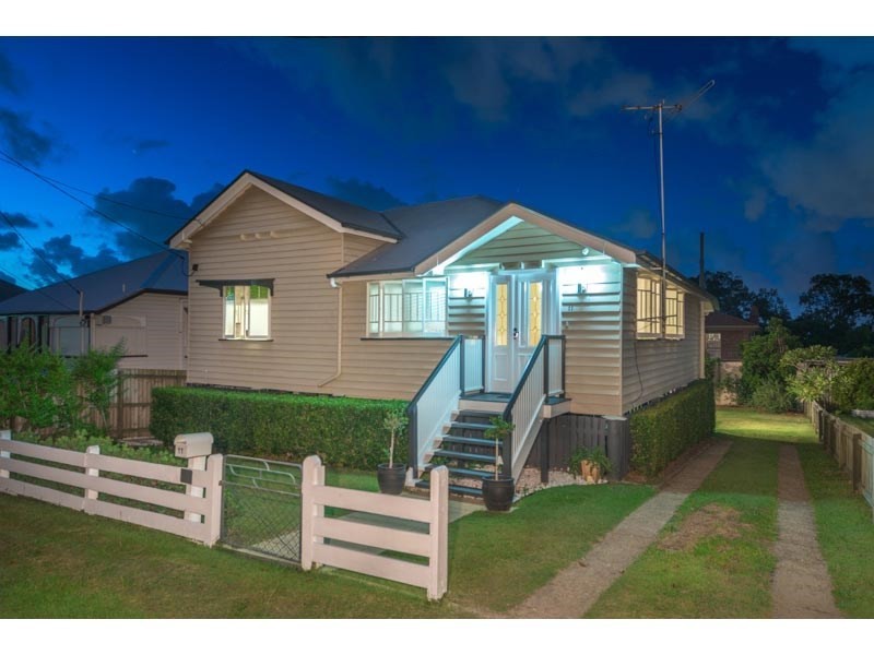 11 Bess Street, Windsor QLD 4030