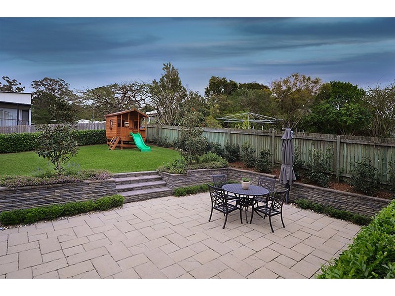 18 Robe Street, Newmarket QLD 4051