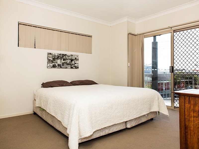 4/102 Racecourse Road, Hamilton QLD 4007