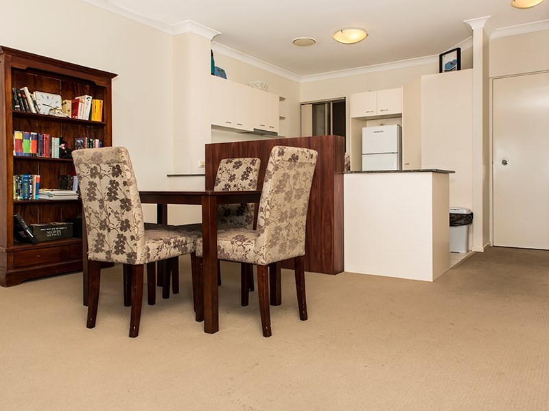 4/102 Racecourse Road, Hamilton QLD 4007