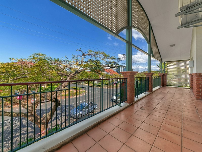 4/90 Racecourse Road, Ascot QLD 4007