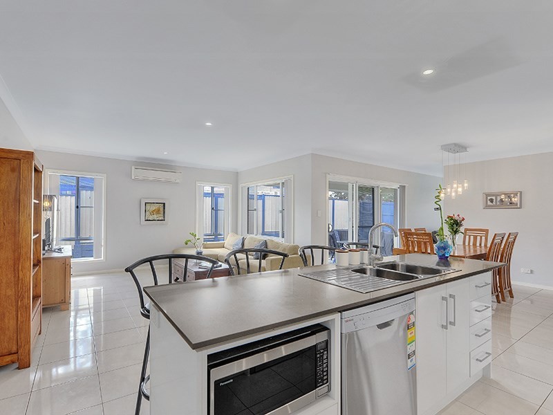 2 Booyong Place, Bridgeman Downs QLD 4035
