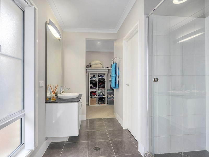 2 Booyong Place, Bridgeman Downs QLD 4035