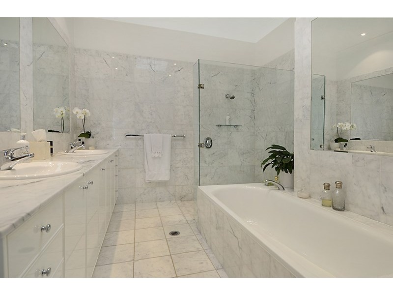 20 Eldernell Terrace, Hamilton QLD 4007