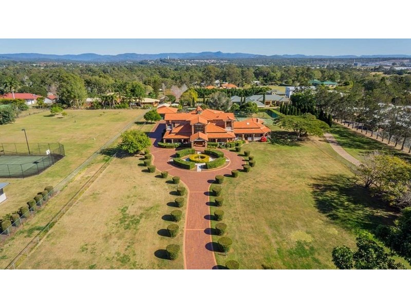 16 Neville Road, Bridgeman Downs QLD 4035