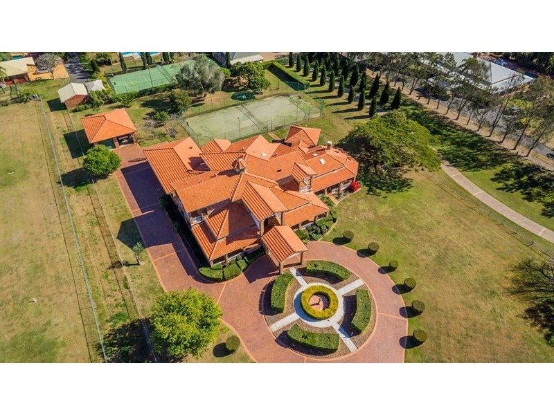 16 Neville Road, Bridgeman Downs QLD 4035