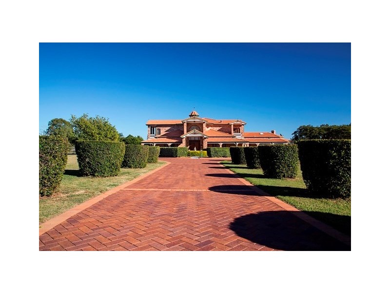 16 Neville Road, Bridgeman Downs QLD 4035