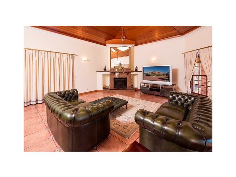 16 Neville Road, Bridgeman Downs QLD 4035