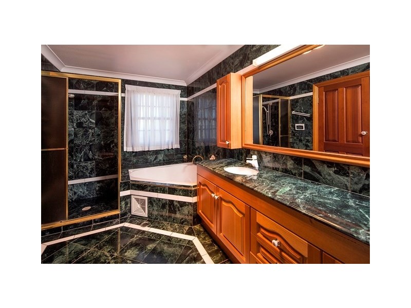 16 Neville Road, Bridgeman Downs QLD 4035