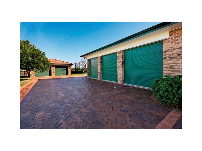 16 Neville Road, Bridgeman Downs QLD 4035