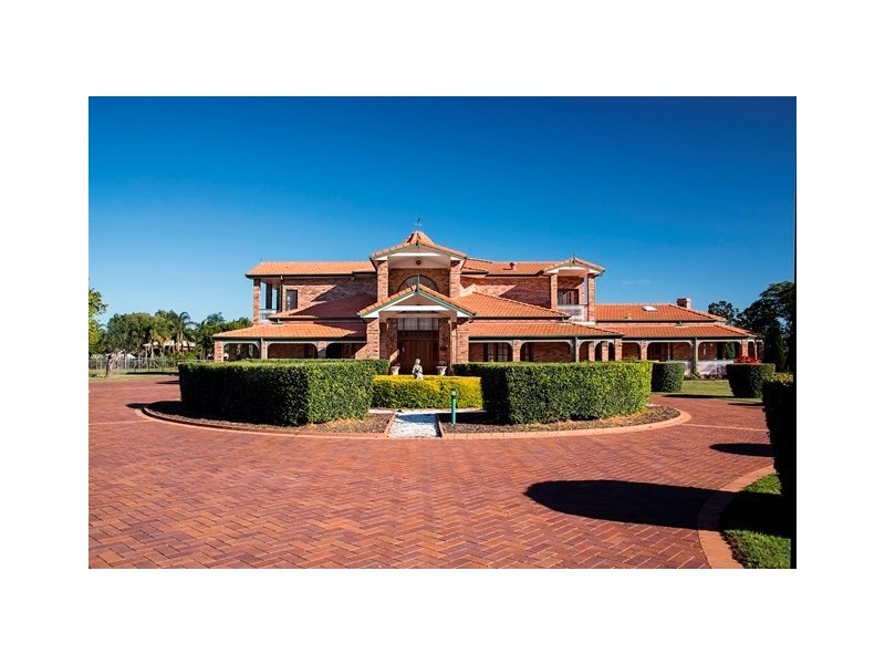 16 Neville Road, Bridgeman Downs QLD 4035