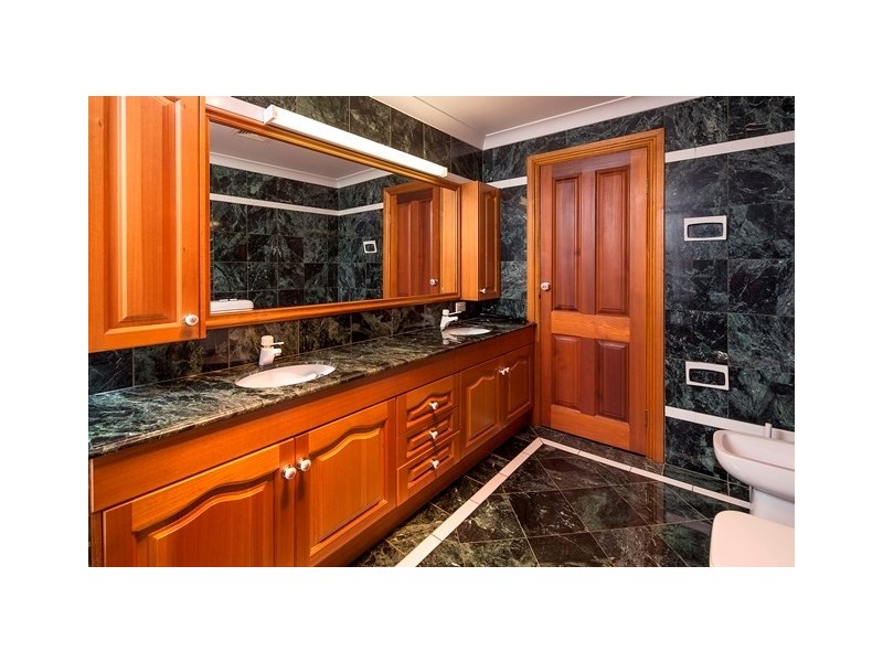 16 Neville Road, Bridgeman Downs QLD 4035