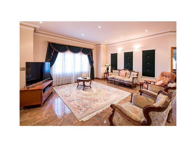 16 Neville Road, Bridgeman Downs QLD 4035