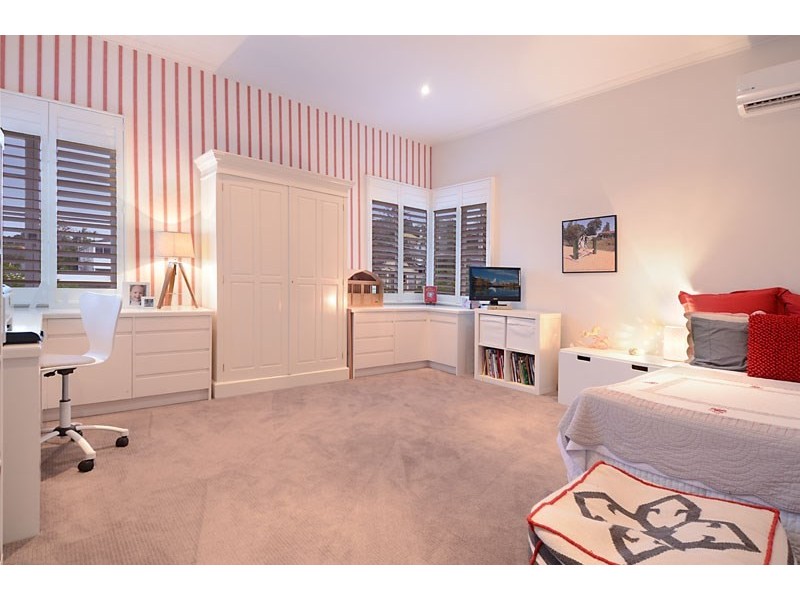 42 Sparkes Avenue, Hamilton QLD 4007