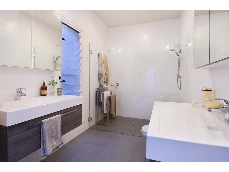 42 Sparkes Avenue, Hamilton QLD 4007