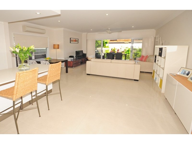 2/17 Almond Street, Northgate QLD 4013