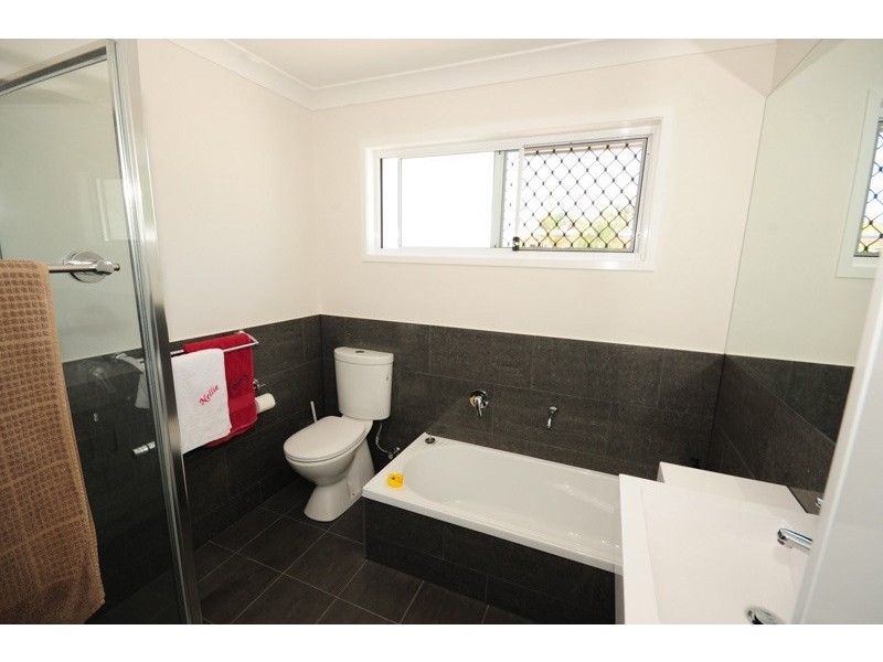 2/17 Almond Street, Northgate QLD 4013