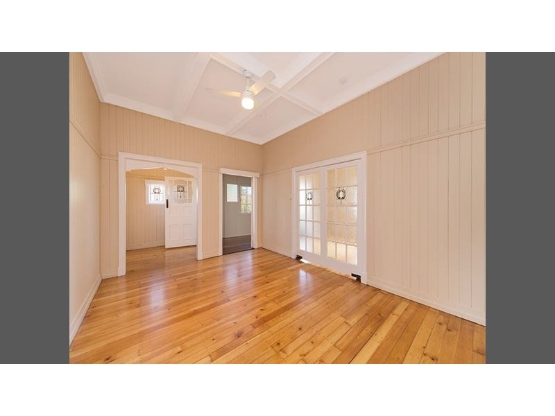 18 Windsor Street, Hamilton QLD 4007
