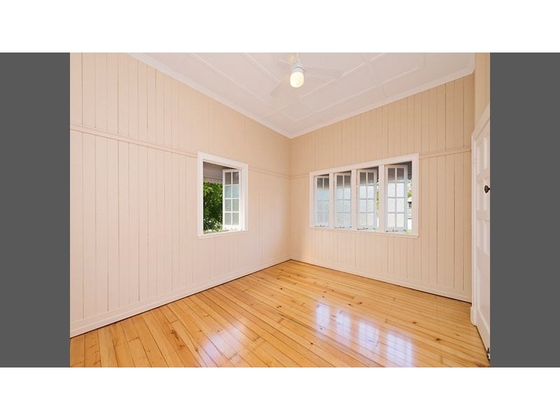 18 Windsor Street, Hamilton QLD 4007