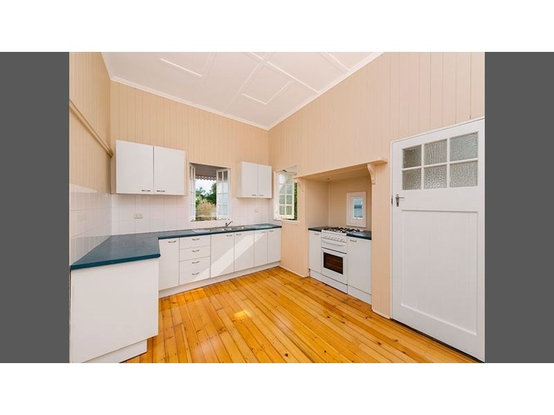 18 Windsor Street, Hamilton QLD 4007