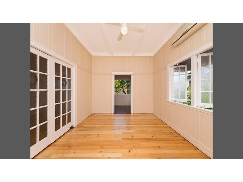 18 Windsor Street, Hamilton QLD 4007