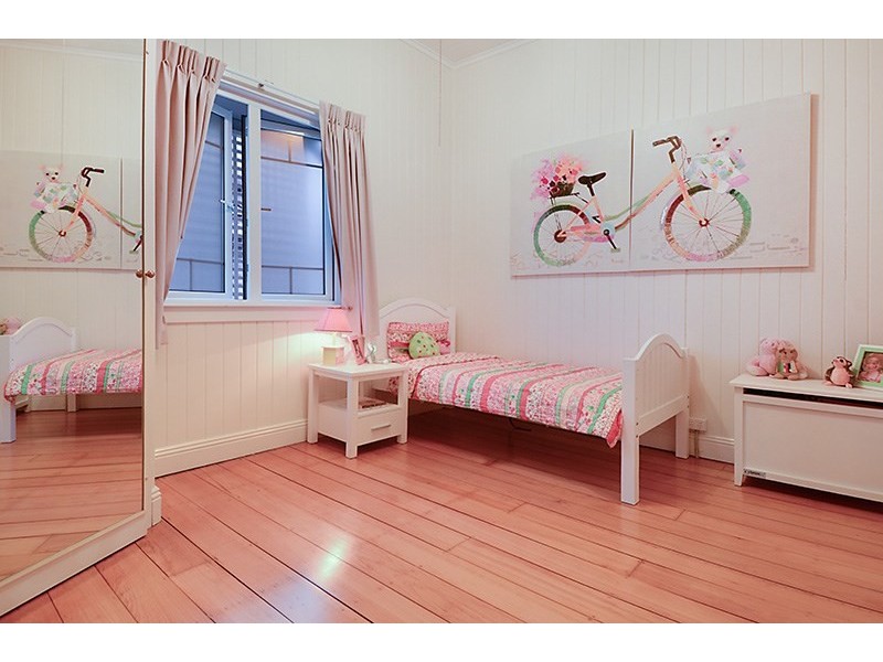 18 Robe Street, Newmarket QLD 4051