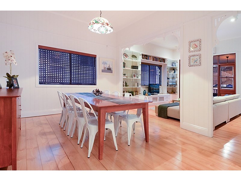 18 Robe Street, Newmarket QLD 4051