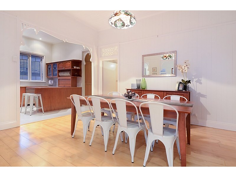 18 Robe Street, Newmarket QLD 4051