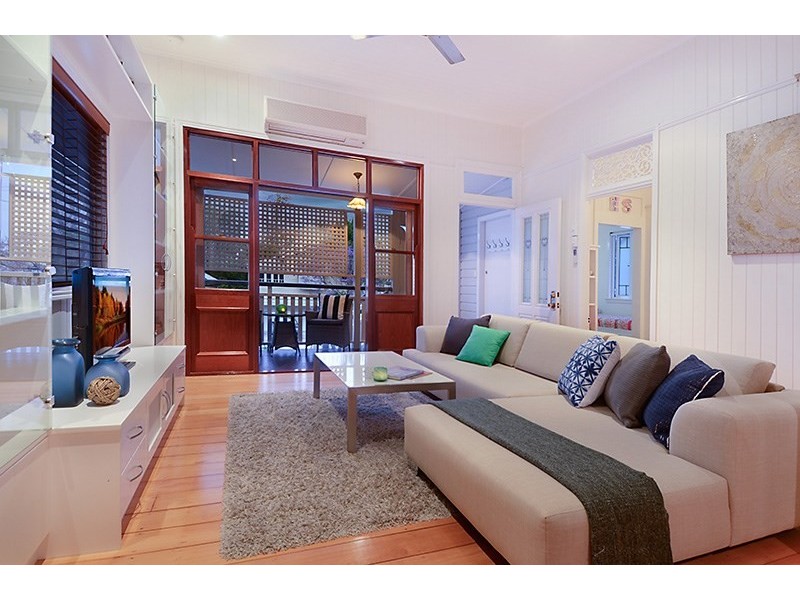 18 Robe Street, Newmarket QLD 4051