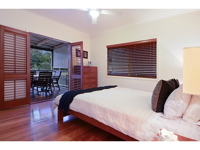 18 Robe Street, Newmarket QLD 4051