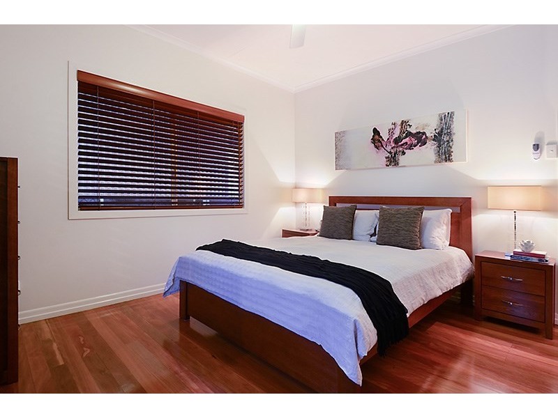 18 Robe Street, Newmarket QLD 4051