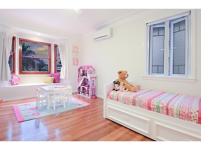 18 Robe Street, Newmarket QLD 4051