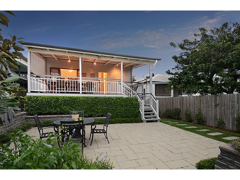 18 Robe Street, Newmarket QLD 4051