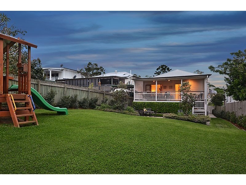 18 Robe Street, Newmarket QLD 4051