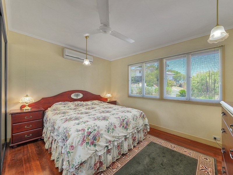 10 Landscape Street, Stafford Heights QLD 4053