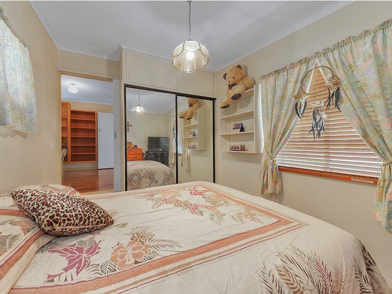 10 Landscape Street, Stafford Heights QLD 4053