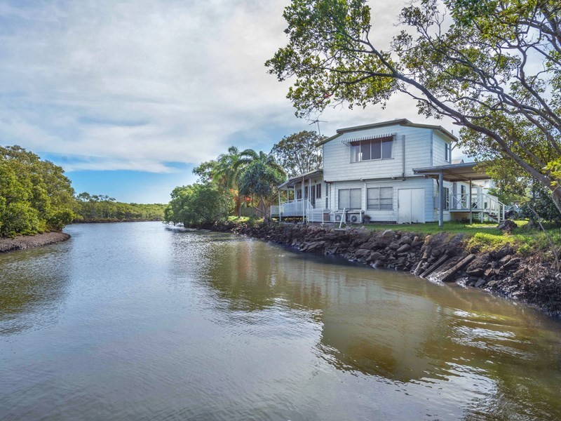 2 Lima Street, Nudgee Beach QLD 4014