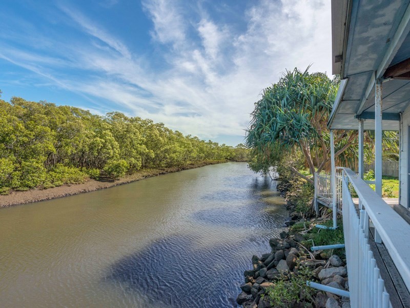 2 Lima Street, Nudgee Beach QLD 4014