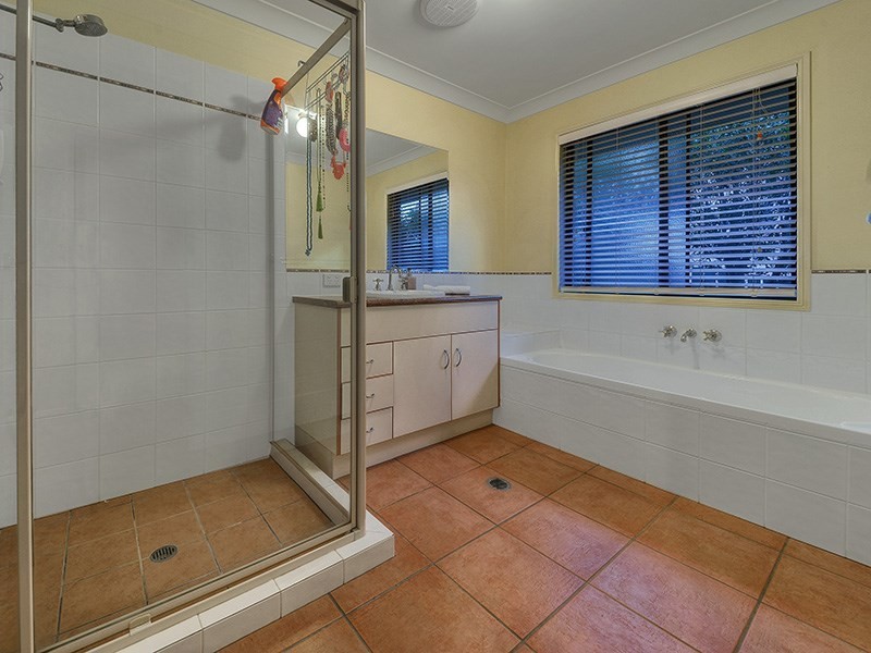 12 Tinaroo Court, Albany Creek QLD 4035