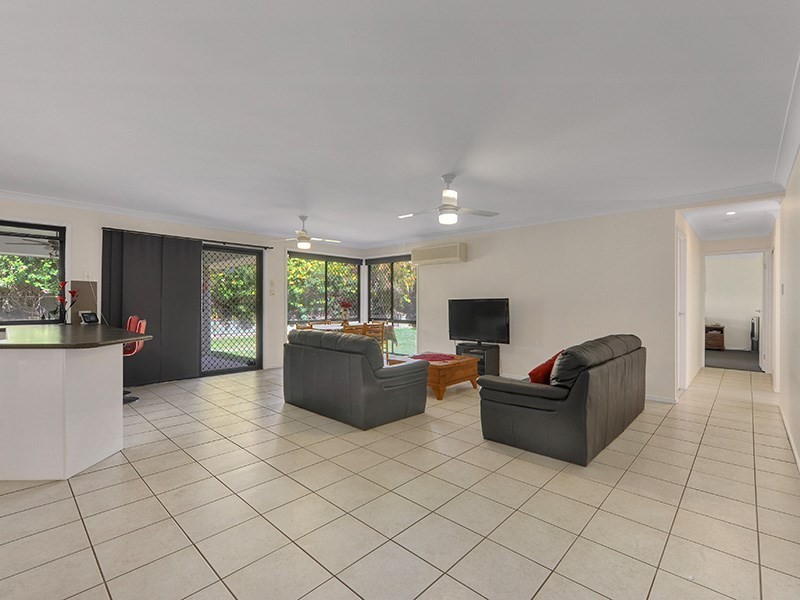 8 Pinehurst Court, Albany Creek QLD 4035