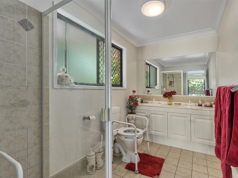 8 Pinehurst Court, Albany Creek QLD 4035