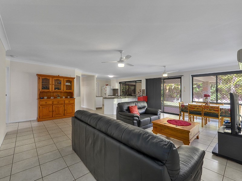 8 Pinehurst Court, Albany Creek QLD 4035